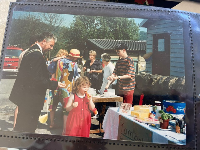 Wirksworth Pre-school Playgroup tombola stall with families outside